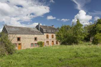 Comfortable cottage ideal for 32 people in Ferrires