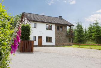 Cosy and luminous holiday cottage for 16 persons to rent in Xhoffraix