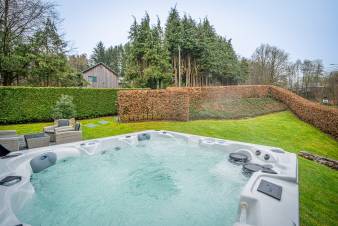Beautiful holiday home in Ereze, Ardennes: comfort for 6 people with jacuzzi and garden