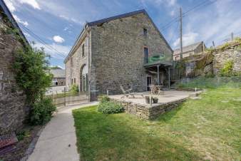 Holiday cottage for 14 people in a typical old farmhouse from the Ardennes in Houffalize