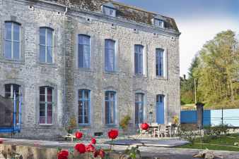 Charming holiday home for 9 people with pool to rent in the Ardennes (Modave)